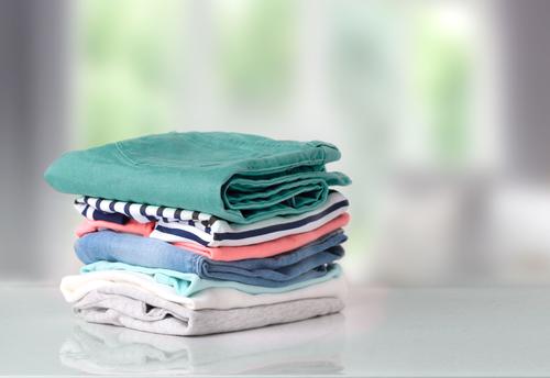 Dobla y guarda la ropa. (Foto: Shutterstock)