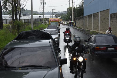 Verificar las condiciones de las llantas es necesario, especialmente, en invierno. (Foto: Alex Orlando Cruz Estrada)