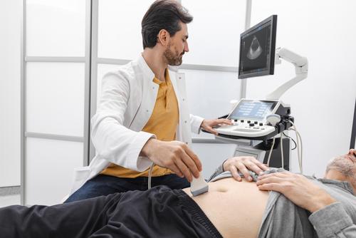 Los exámenes prostáticos pueden incluir ultrasonidos, una herramienta útil para identificar anomalías a tiempo. (Foto: Shutterstock)