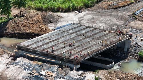 Unas cincuenta estructuras, como puentes y bóvedas, se construyeron para evitar la alteración de los causes naturales de ríos, así como rutas establecidas. (Foto: Xochi)