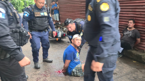 Las fuerzas de seguridad capturaron a los dos sicarios momentos después de un ataque armado. (Foto: PNC)