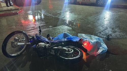 Así quedó la motocicleta de la víctima. (Foto: redes sociales)