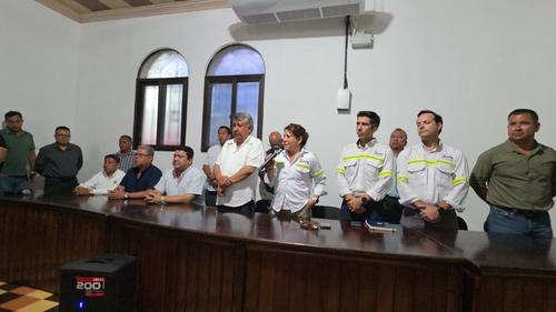 El alcalde Carlos Villagrán da inicio a la conferencia de prensa en las instalaciones de la Municipalidad de Mazatenango, Suchitepéquez. (Foto: Surama Rojas/Colaboración)