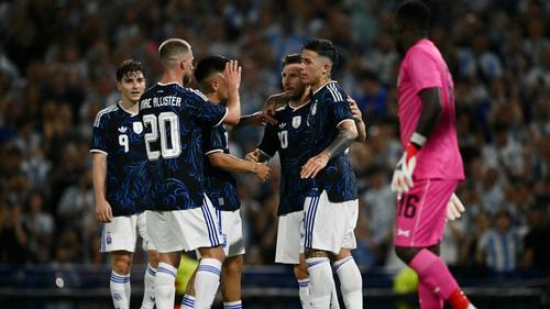 Cuando Argentina levantó la Copa del Mundo en Catar, la AFA recibió 42 millones de dólares (unos 320 mil millones de quetzales) por el título.