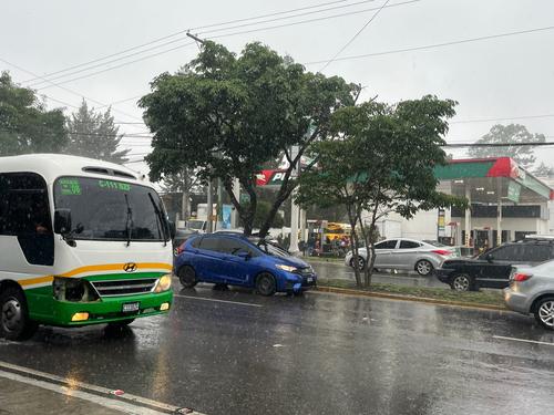 El tránsito podría verse afectado debido al asfalto mojado. (Foto: Fredy Hernández/Soy502)