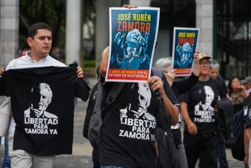 Diversas organizaciones manifestaron su apoyo a los periodistas y desfilaron hacia la Corte Suprema de Justicia (CSJ), en defensa de la libertad de opinión. (Foto: Archivo/Soy502)