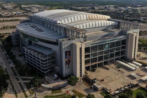 El estadio de Houston puede recibir a 72 mil personas.