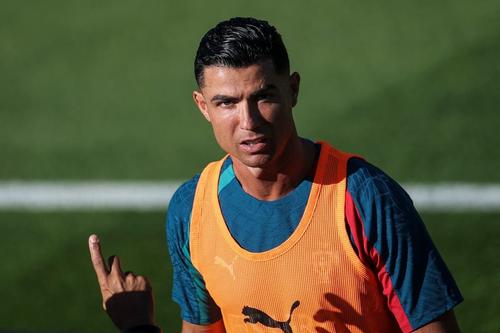 En selección, Cristiano al principio tuvo que usar el dorsal 17, pues el 7 lo utilizaba Figo. Luego, la exestrella del Real Madrid heredó el icónico número. (Foto: AFP)
