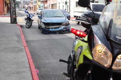 El automóvil involucrado quedó con daños materiales tras el choque. (Foto: CBM)