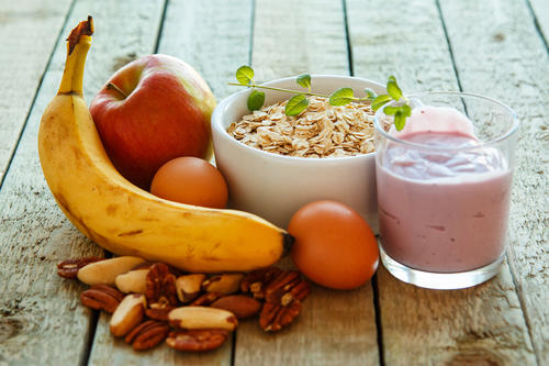 No olvides incluir alimentos de todos los grupos, pero mide las porciones. (Foto: Shutterstock)