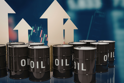 El incremento de los precios globales de los combustibles encareció las tarifas de transportes y alteró la dinámica de los viajes globales. (Foto: Canva/Soy502)