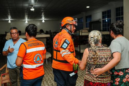 Al menos 30 familias fueron evacuadas. (Foto: Protección Civil El Salvador)