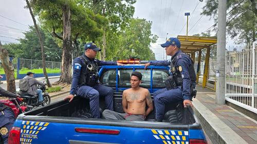 Alias "Black" es buscado en su país por el delito de femicidio agravado. (Foto: PNC)