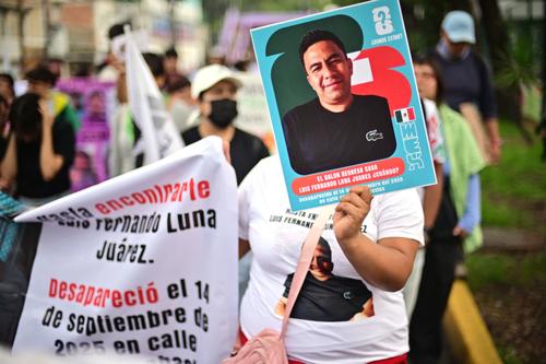 Las autoridades de México calificaron de "provocaciones" las manifestaciones que se desarrollan en a cercanías del estadio: (Foto: AFP)
