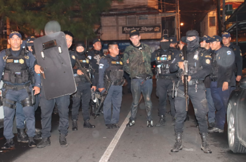 Los ahora detenidos fueron puestos a disposición de la ley. (Foto: PNC)