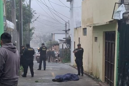 Autoridades procesan la escena donde murió Valentín Amílcar López. (Foto: Captura de pantalla)
