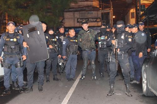 Los responsables fueron puestos a disposición de la ley. (Foto: PNC)