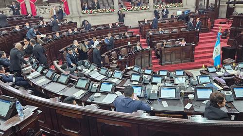 Analistas señalan que la debilidad de los partidos y la falta de agendas programáticas dificultan la construcción de consensos estables. (Foto: Archivo/Soy502)