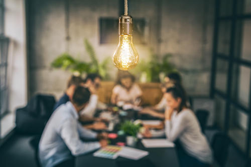 Ser emprendedor va más allá de una idea fantástica, necesitarás asesorías y acompañamiento para lograr el éxito. (Foto: Shutterstock)