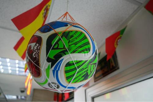 La "Trionda", el balón oficial que se utilizará en el Mundial de Fútbol también está presente en tribunales. (Foto: Wilder López/Soy502)