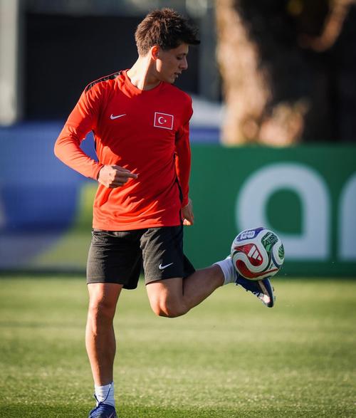Arda Güler, jugador del Real Madrid, apunta a ser uno de los referentes ofensivos para los turcos. (Getty Images)