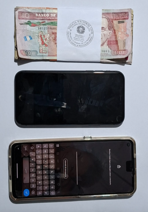 Durante su captura se les localizaron dos teléfonos celulares. (Foto: PNC)