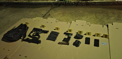 Las autoridades realizaron el decomiso de armas, droga, dinero en efectivo y vehículos. (Foto: PNC)