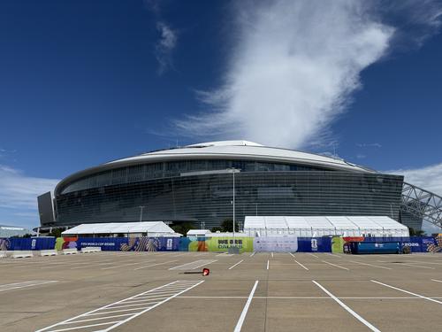 El AT&T Stadium, que para el Mundial será conocido como Estadio Dallas, será el escenario de varios encuentros mundialistas y ya está listo para lucir sus mejores galas. (Foto: Rudy Martínez)