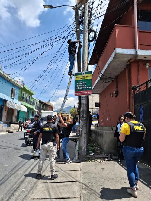 Los dispositivos habrían sido utilizados como una red de vigilancia criminal. (Foto: PNC)