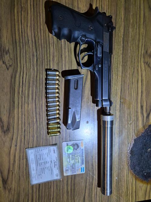 El operativo se realizó tras investigaciones relacionadas con un ataque armado y amenazas contra la Policía Municipal de Mixco. (Foto: PNC)