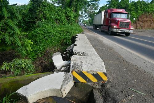 Daños registrados en la ruta CA-2 junio 2026. (Foto: Ángel Revolorio/colaborador)