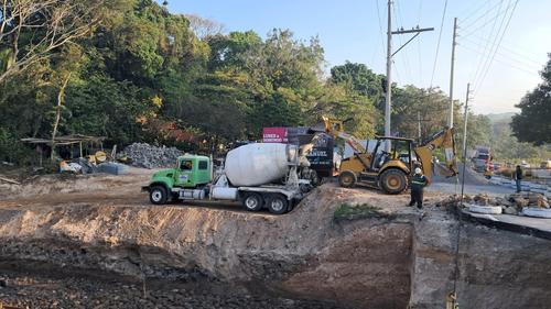 Trabajos realizados sobre km 106 de la CA-2 occidente , en el límite departamental entre Escuintla y Suchitepéquez en febrero de 2026. (Foto: Covial)