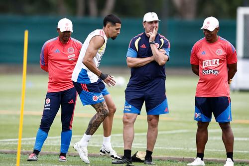 Daniel Muñoz, lateral derecho del Crystal Palace, apunta a ser uno de los titulares. (Foto: AFP)
