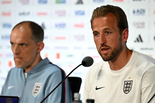 Kane atendió a los medios de comunicación junto a su entrenador Thomas Tuchel. (Foto: AFP)
