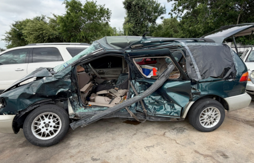 El vehículo en el que se conducía José Paz, quedó destruido en gran parte. (Foto: GoFundMe)