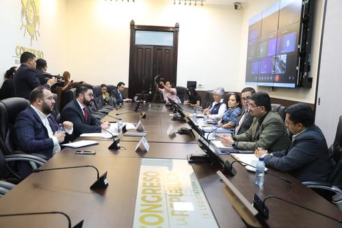 Autoridades del TSE continúan realizando jornadas de empadronamiento en universidades y centros comerciales. (Foto: Organismo legislativo)