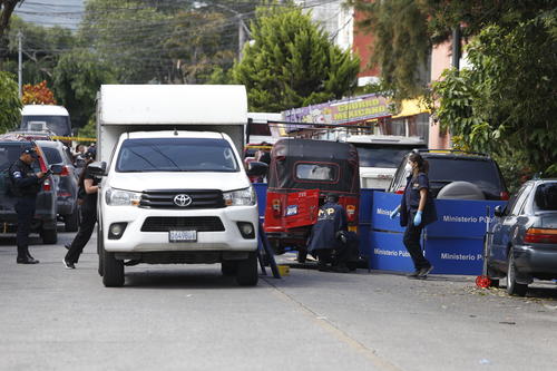 La PNC y el MP acordonaron la escena para recolectar indicios que servirán para las investigaciones del crimen. (Foto: Jorge Senté/Colaborador)