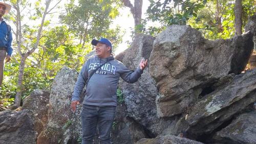 En la cima del cerro se conservan figuras y grifos tallados en piedra. (Foto: Alfonso Guárquez/Colaborador)
