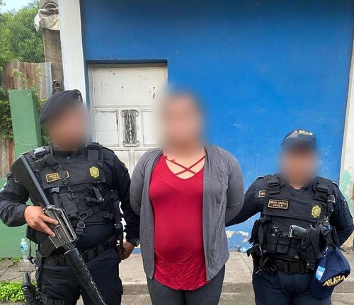 La detenida fue identificada por las autoridades como: Emily "N". (Foto: PNC)