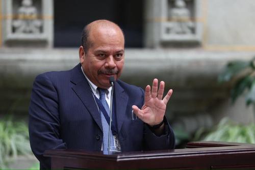 El asesor legal de asuntos internos del Ministerio de Salud, Mynor Melgar, presentó los avances de la investigación del caso Remdesivir. (Foto: Diario de Centro América/Soy502)