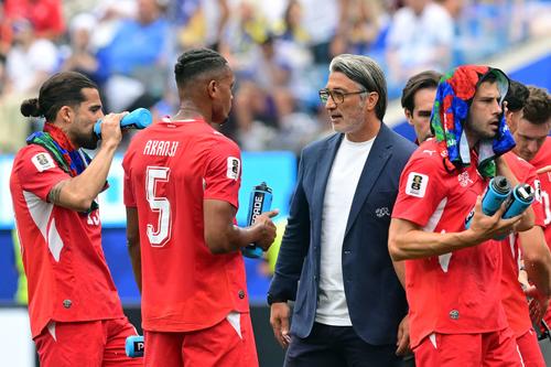 El técnico del cuadro helvético resaltó la importancia que tuvo el tiempo de hidratación para cambiar el rumbo del partido. (Foto: AFP)