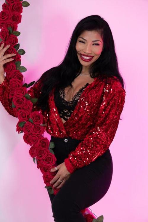 Artista guatemalteca Karol Posadas triunfa con tributo a Selena. (Foto: Cortesía/Karol Posadas)