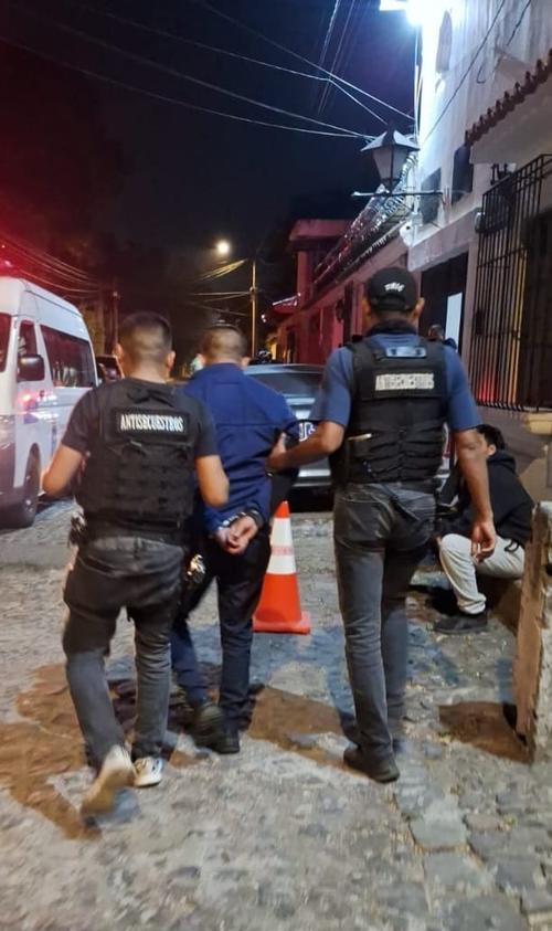 Investigadores del Comando Antisecuestros capturaron a Esmaily “N”, de 30 años. (Foto: PNC)