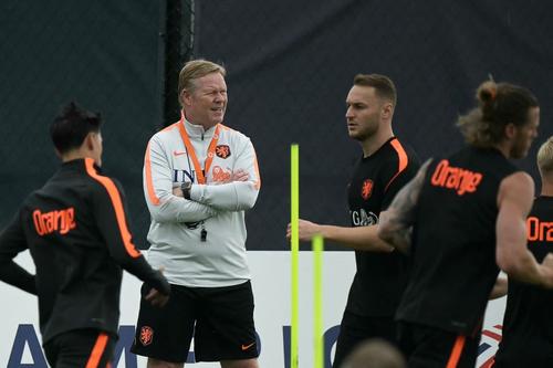 La Oranje realizó 23 centros durante el juego del debut. De esos, 8 fueron completados. (Foto: AFP)
