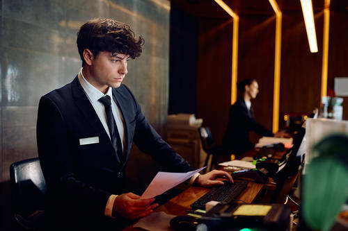Elige la sencillez y formalidad en tu vestuario. La primera impresión cuenta. (Foto: Shutterstock)