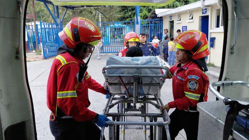 El menor fue trasladado al Hospital Roosevelt con una herida de bala en el cuello. (Foto: CBM)