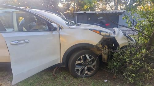 El vehículo quedó con severos daños. (Foto: Tránsito, Mixco)