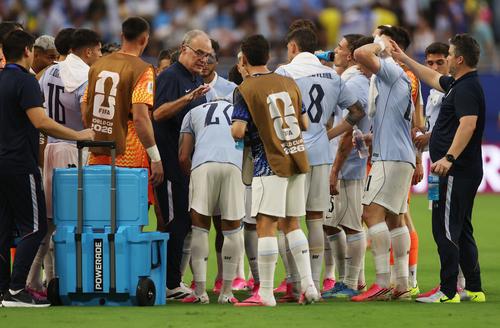 Los dirigidos por Bielsa remataron 27 veces frente a Arabia, pero solo anotaron una vez. (Foto: AFP)