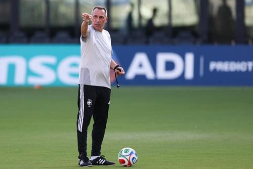 Los dirigidos por Georgios Donis aún tienen chances de clasificar a la siguiente ronda. Deberán vencer a Cabo Verde, que ya sorprendió empatando con España y Uruguay. (Foto: AFP)