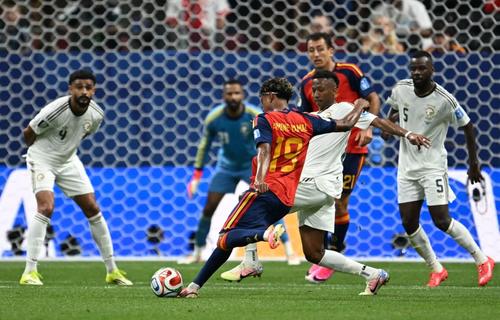 Para España se cobraron 6 tiros de esquina, al menos 2 terminaron en gol. (Foto: AFP)